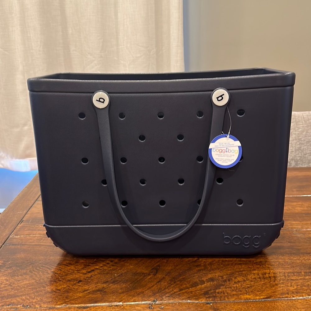 💙🛍️NWT Original Navy Bogg ⚓️ Bag